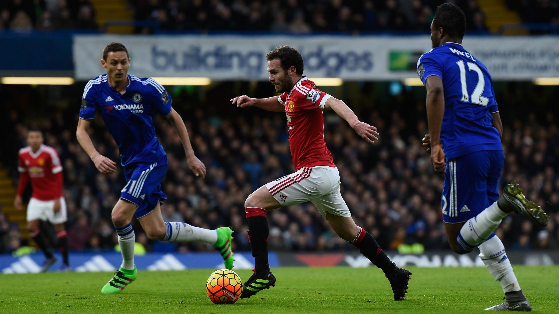 Manchester United Player Trying To Kick Wallpaper: Players, Teams