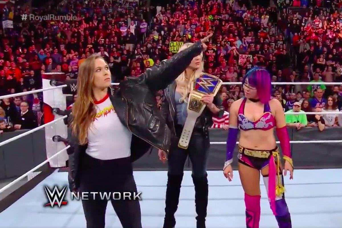 Video: Ronda Rousey appears at Royal Rumble, signs with WWE