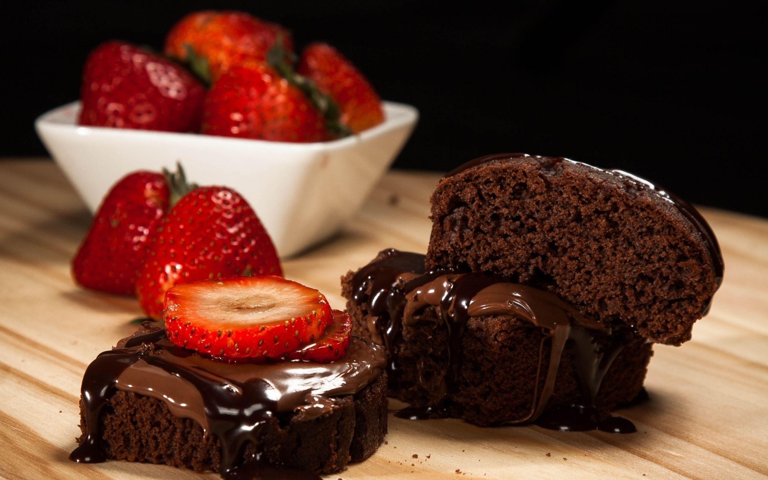 Dark Chocolate Cakes and Strawberries widescreen wallpaper. Wide