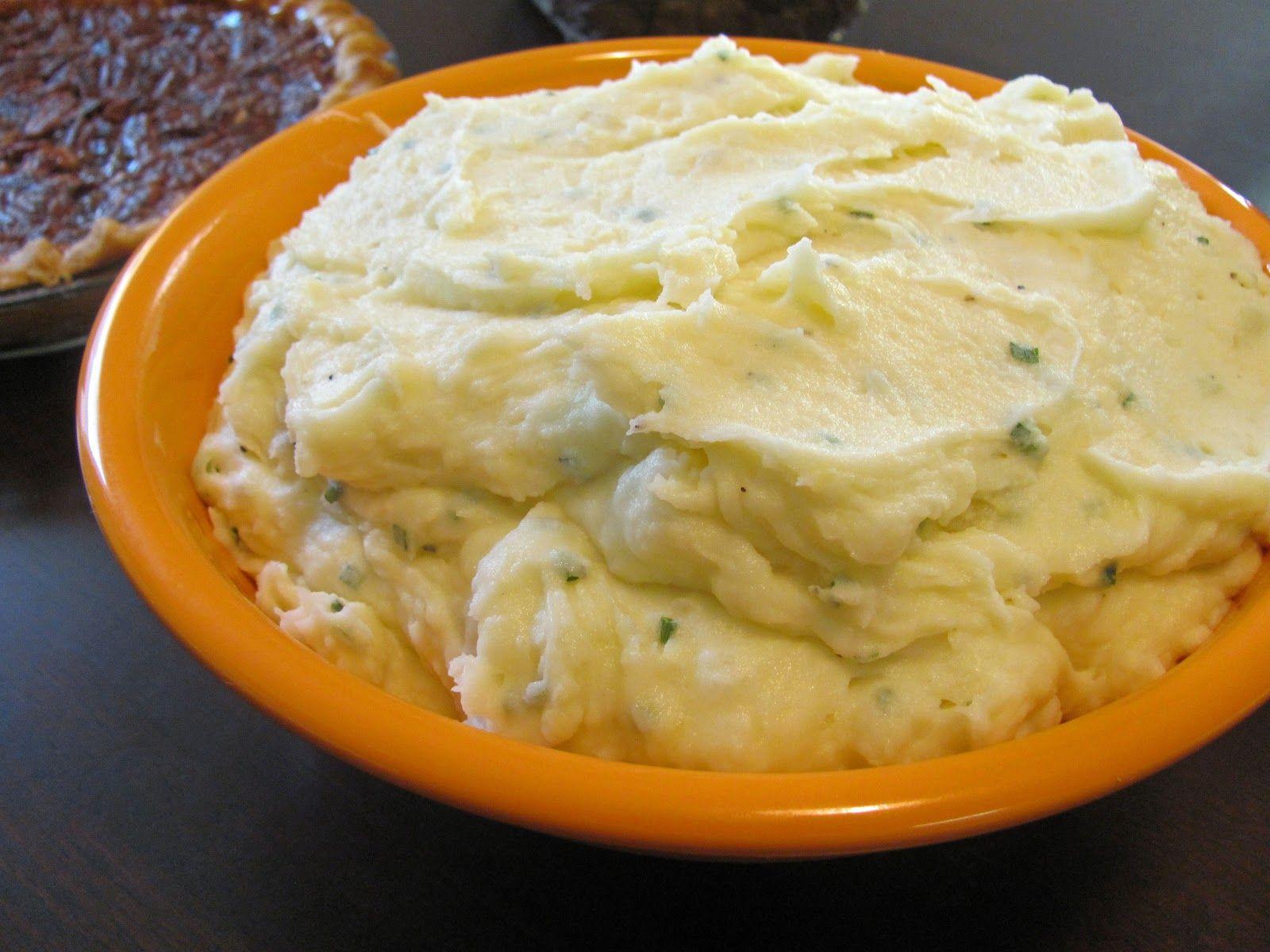 The Girly Girl Cooks: Creamy Chive Mashed Potatoes