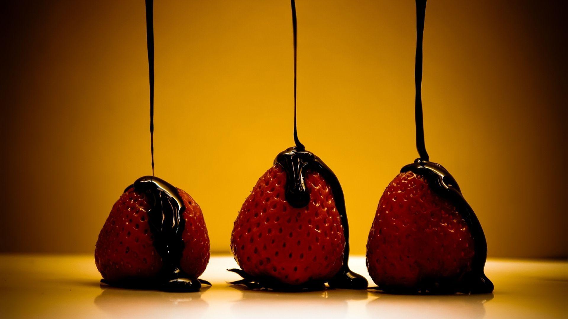 Dark Chocolate Cakes and Strawberries widescreen wallpaper Wide