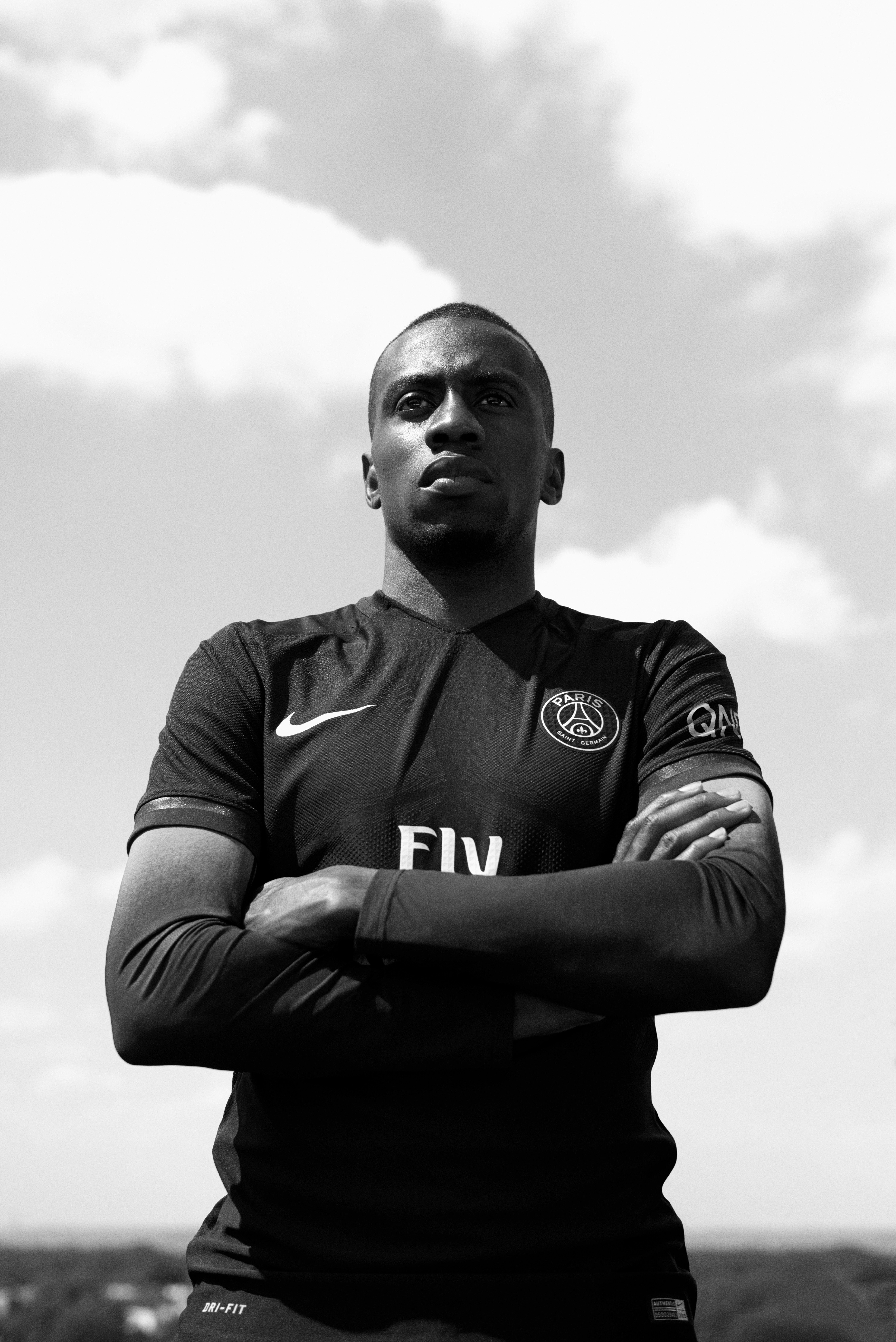 Nike Dark Light: Powerful Black Paris Saint Germain Kit