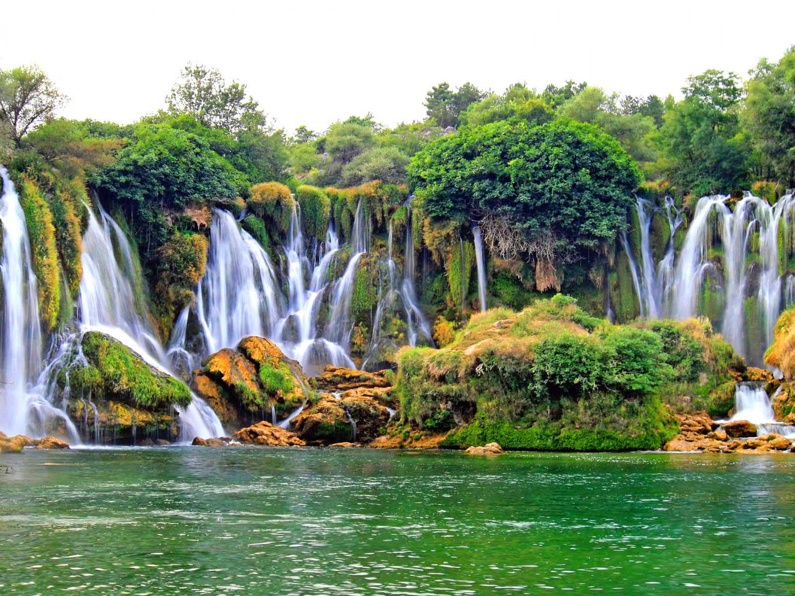 Beautiful Waterfalls HD Wallpaper