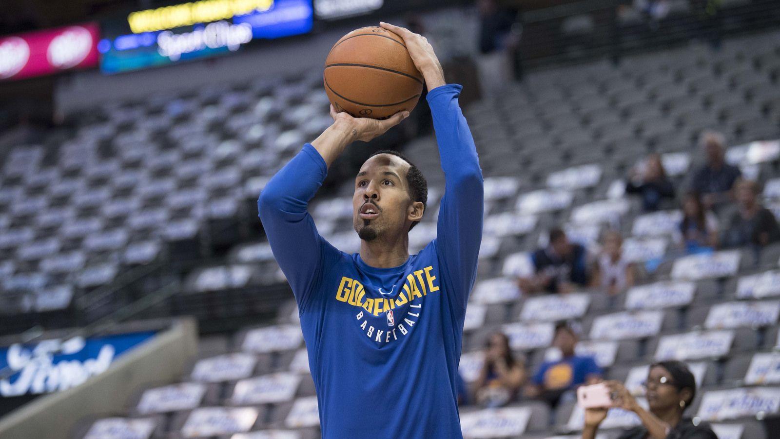 WATCH: Shaun Livingston bumps heads with referee, gets ejected