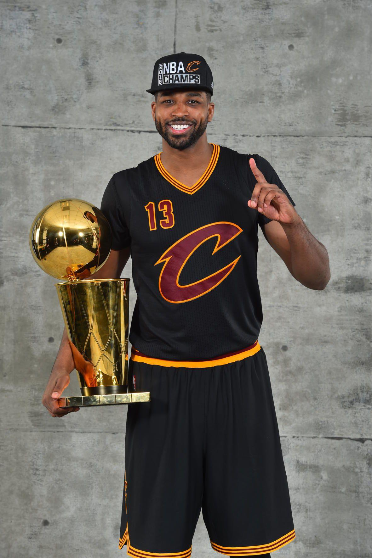 Cavs Pose with the Larry O'Brien Trophy