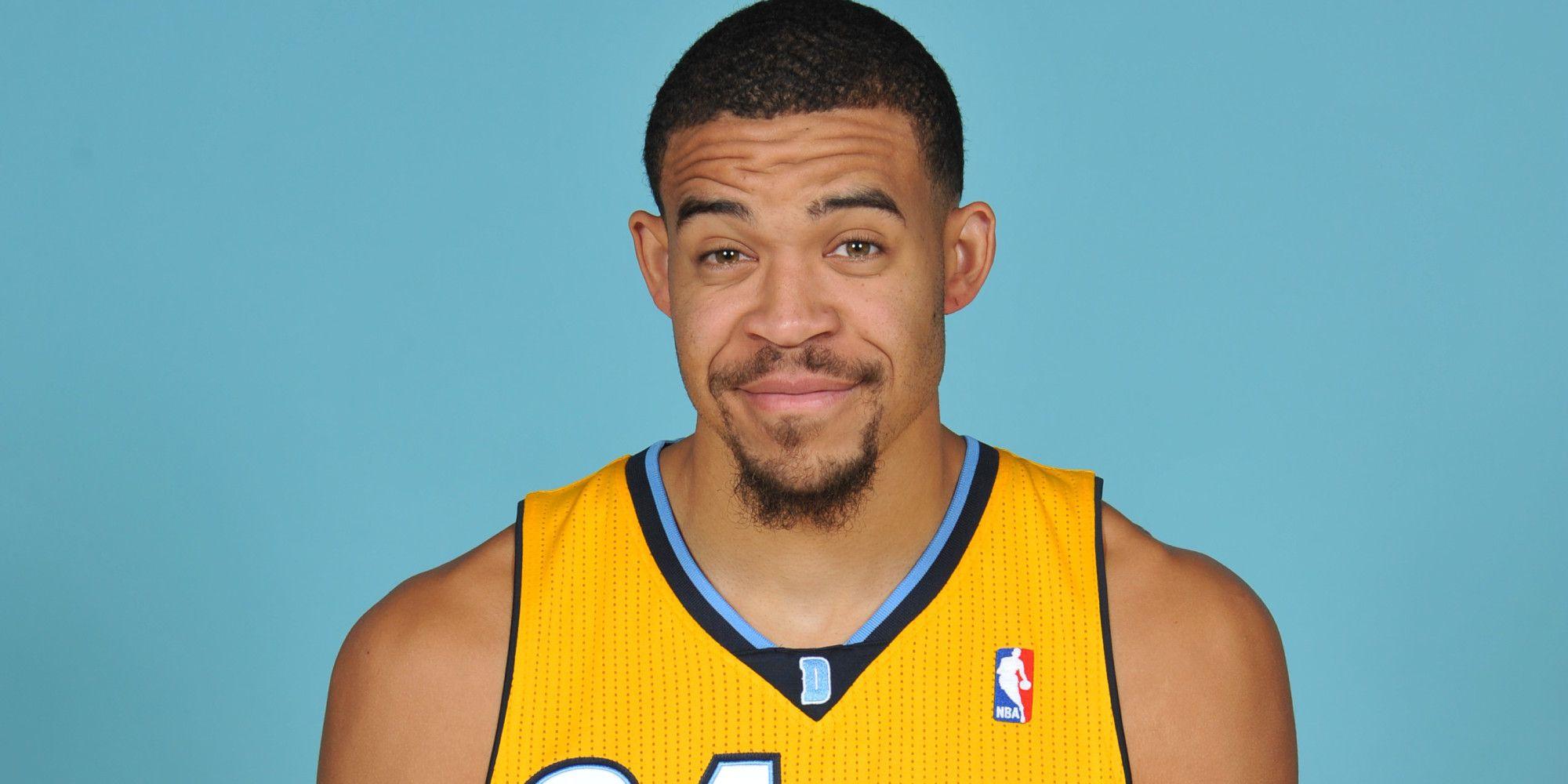 JaVale McGee Buys Donuts For Fans At Krispy Kreme (PHOTO)