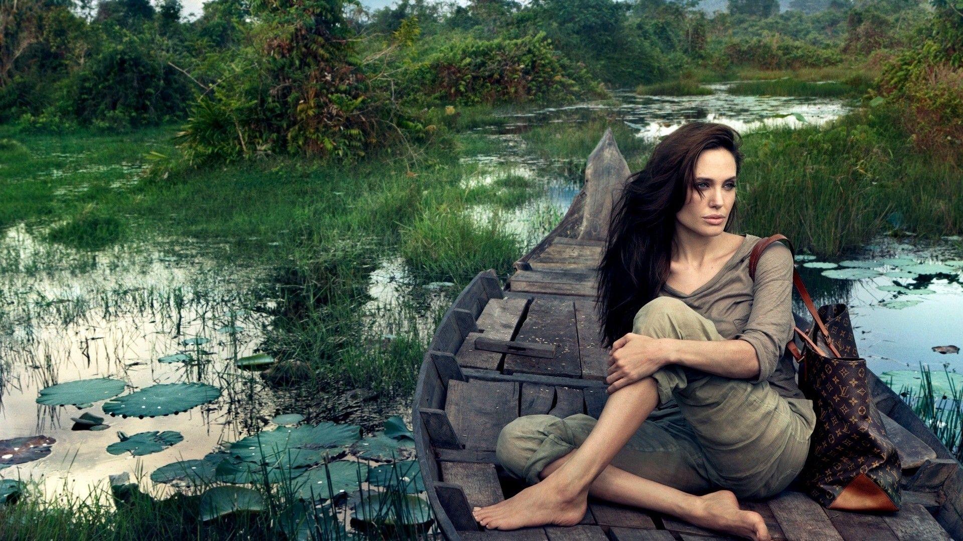 women, Angelina Jolie, barefoot, dark hair wallpaper