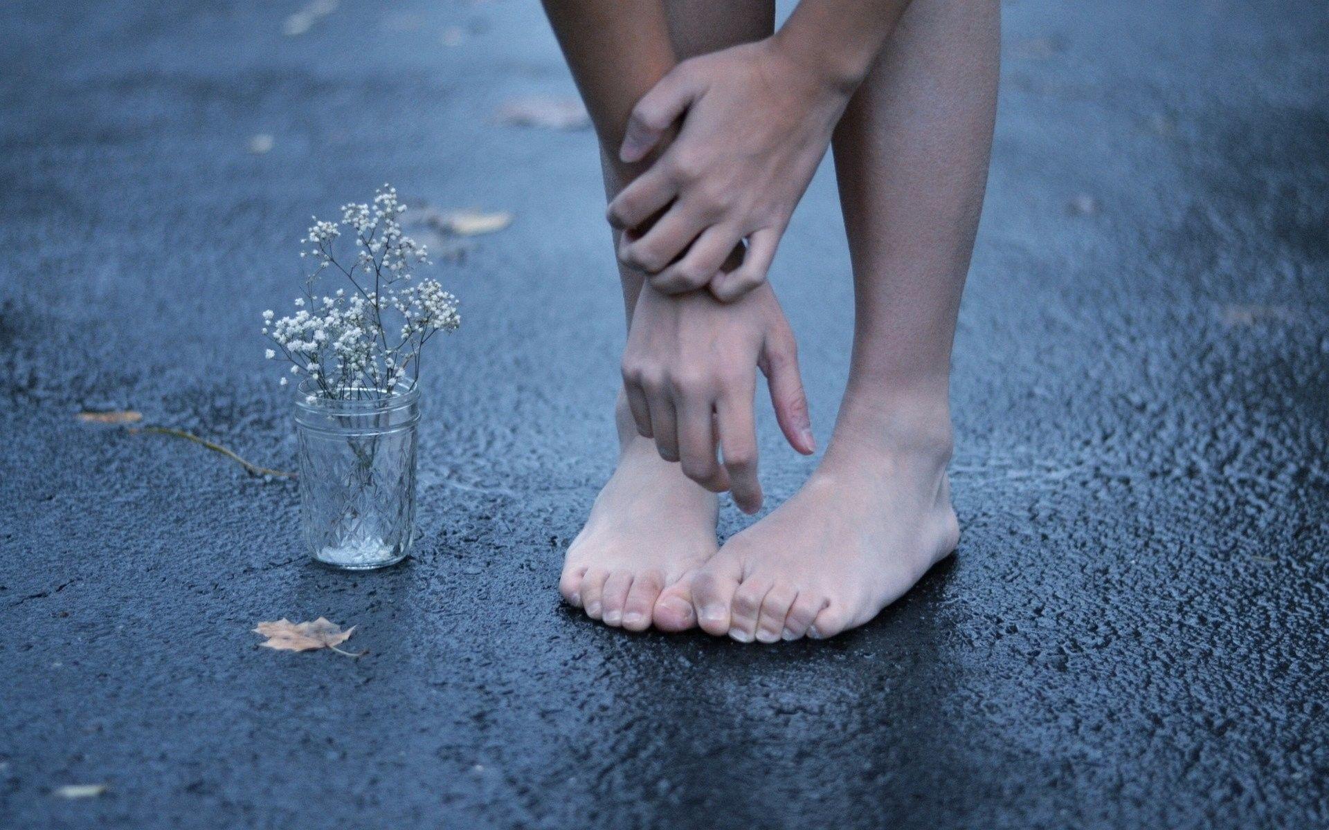 Barefoot Kids Wallpaper
