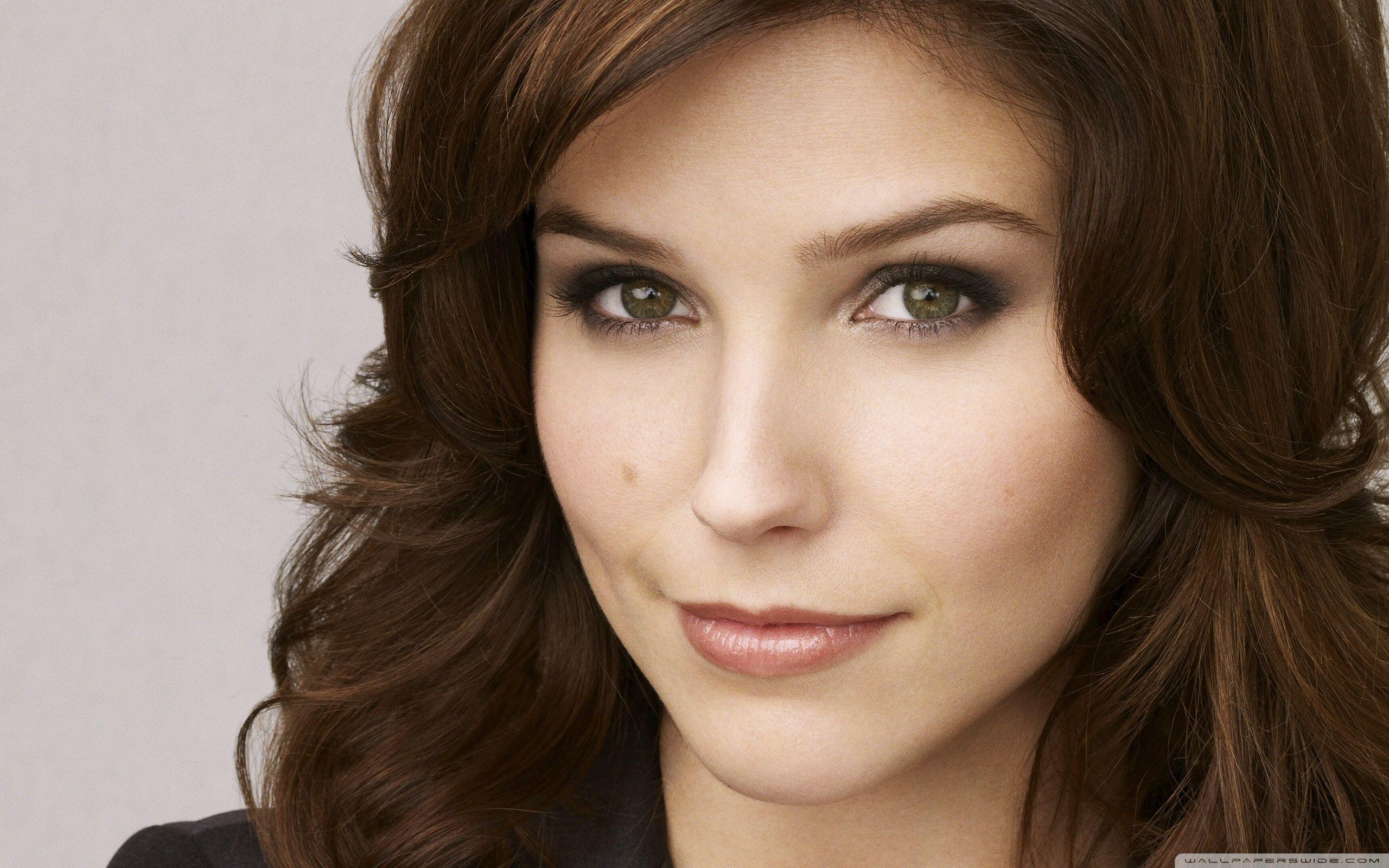 Sophia Bush Portrait ❤ 4K HD Desktop Wallpaper for 4K Ultra HD TV