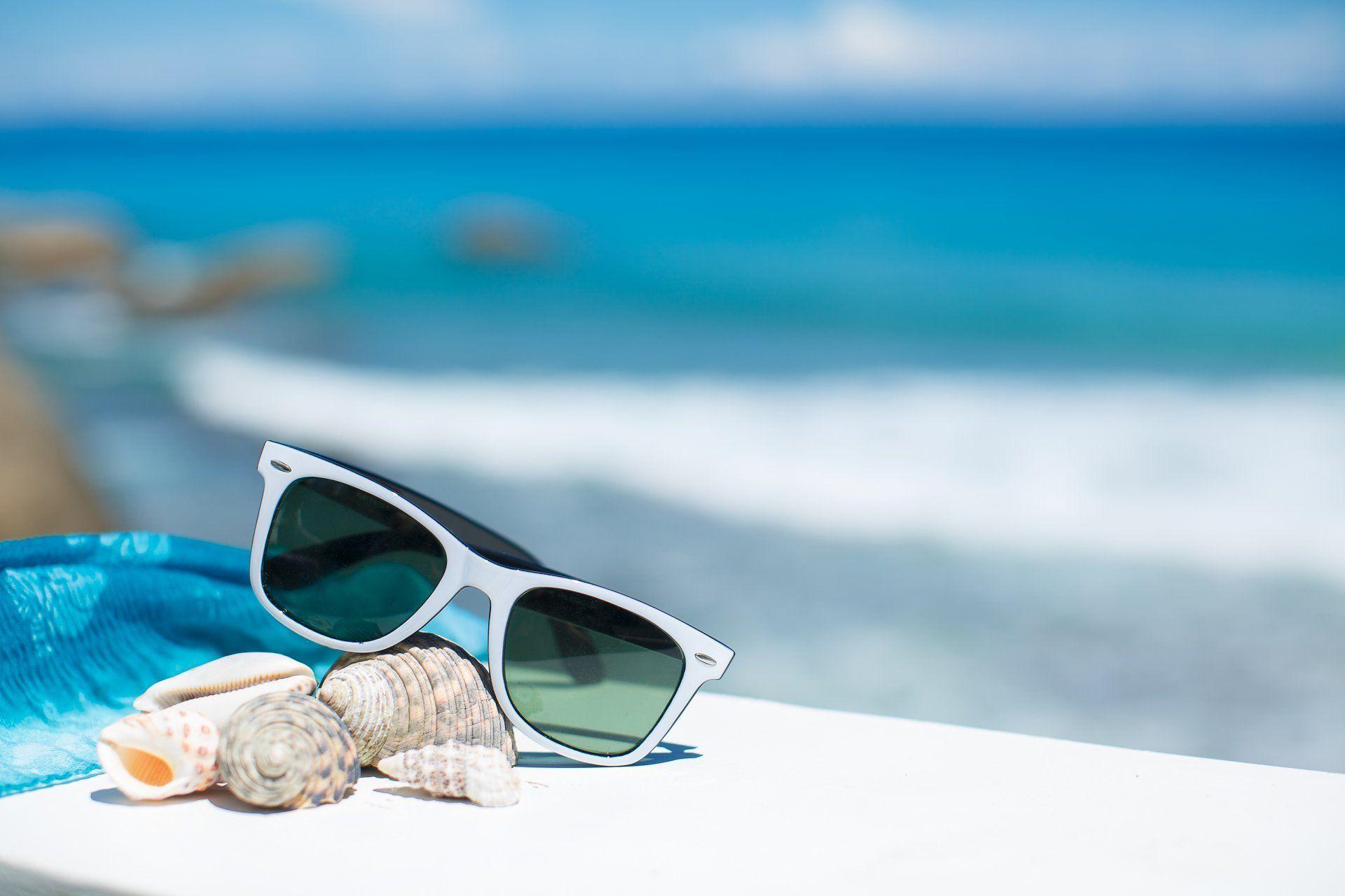 summer vacation beach accessories glasses sun shells blue sky sea HD