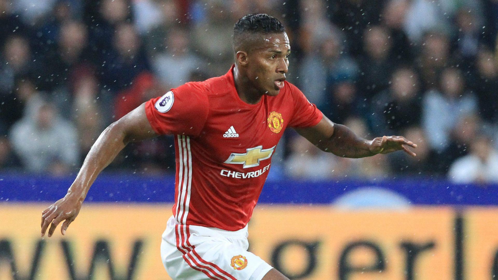 Man Utd trigger Valencia's contract extension