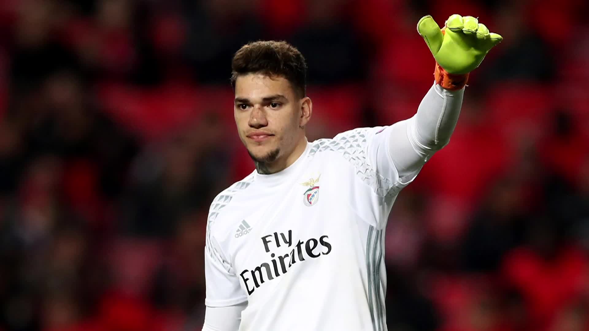 Manchester City in talks to sign Ederson from Benfica for world