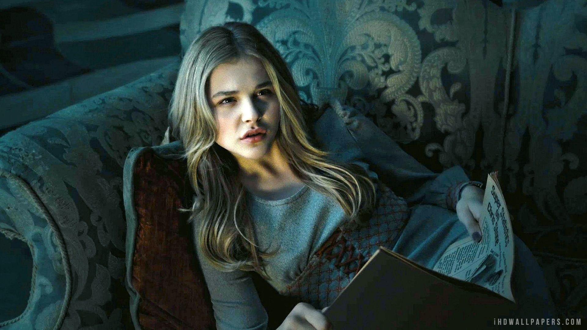 Chloe Grace Moretz in Dark Shadows wallpaper. celebrities