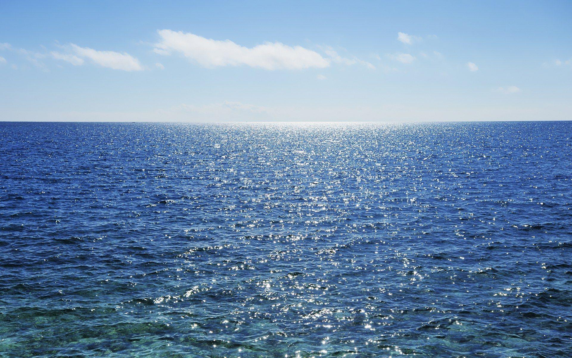 Splendid Blue Ocean Sunny Day wallpaper. Splendid Blue Ocean Sunny