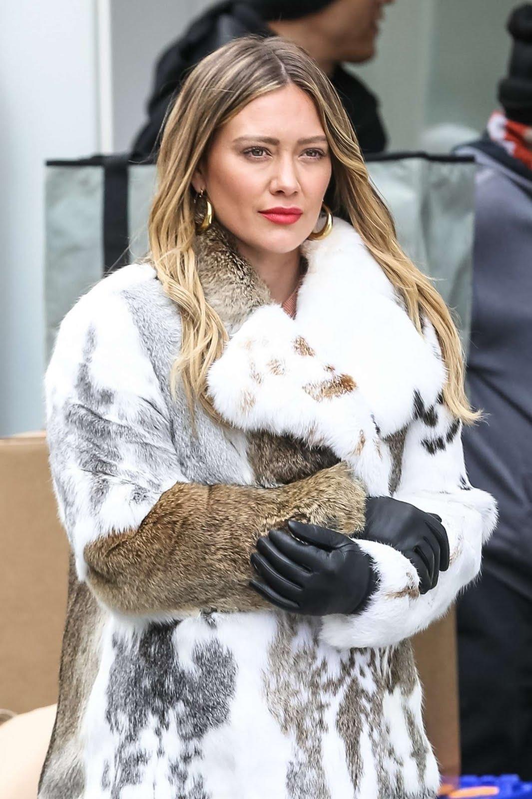 HD Photo: Hilary Duff On Set Filming Younger