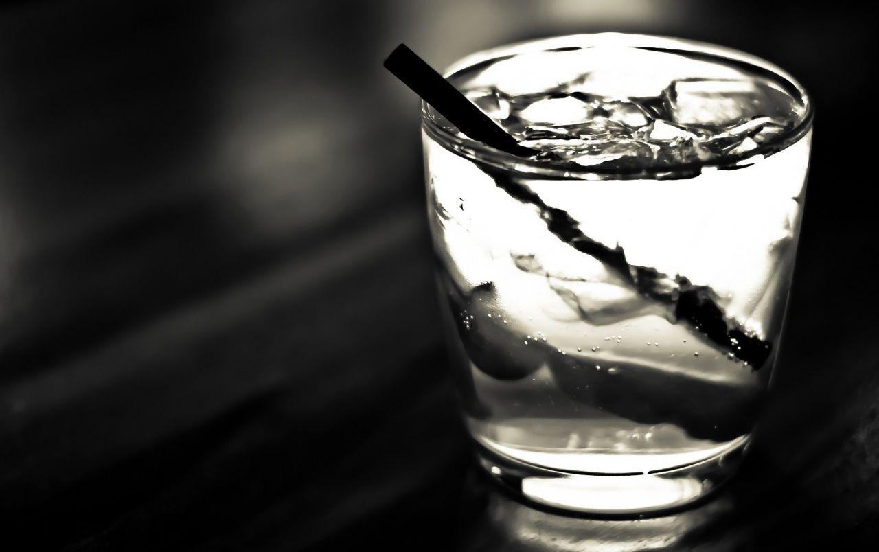 Cocktail on the Rocks wallpaper. Cocktail on the Rocks