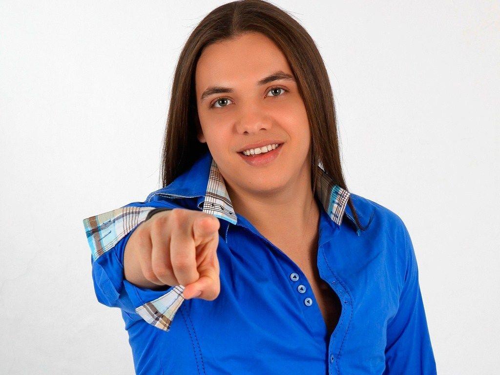 O cantor Wesley Safadão realiza culto evangélico em sua casa