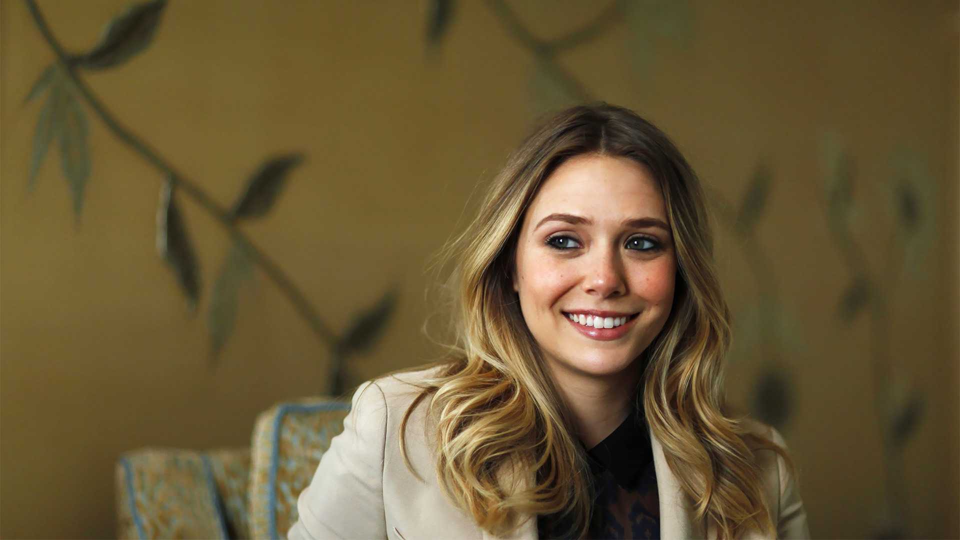 Elizabeth Olsen Pretty Smile Wallpaper Wallpaper