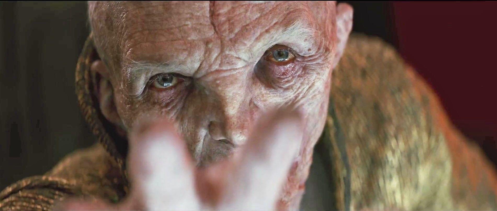 The Last Jedi: Image of Snoke's throne room surface
