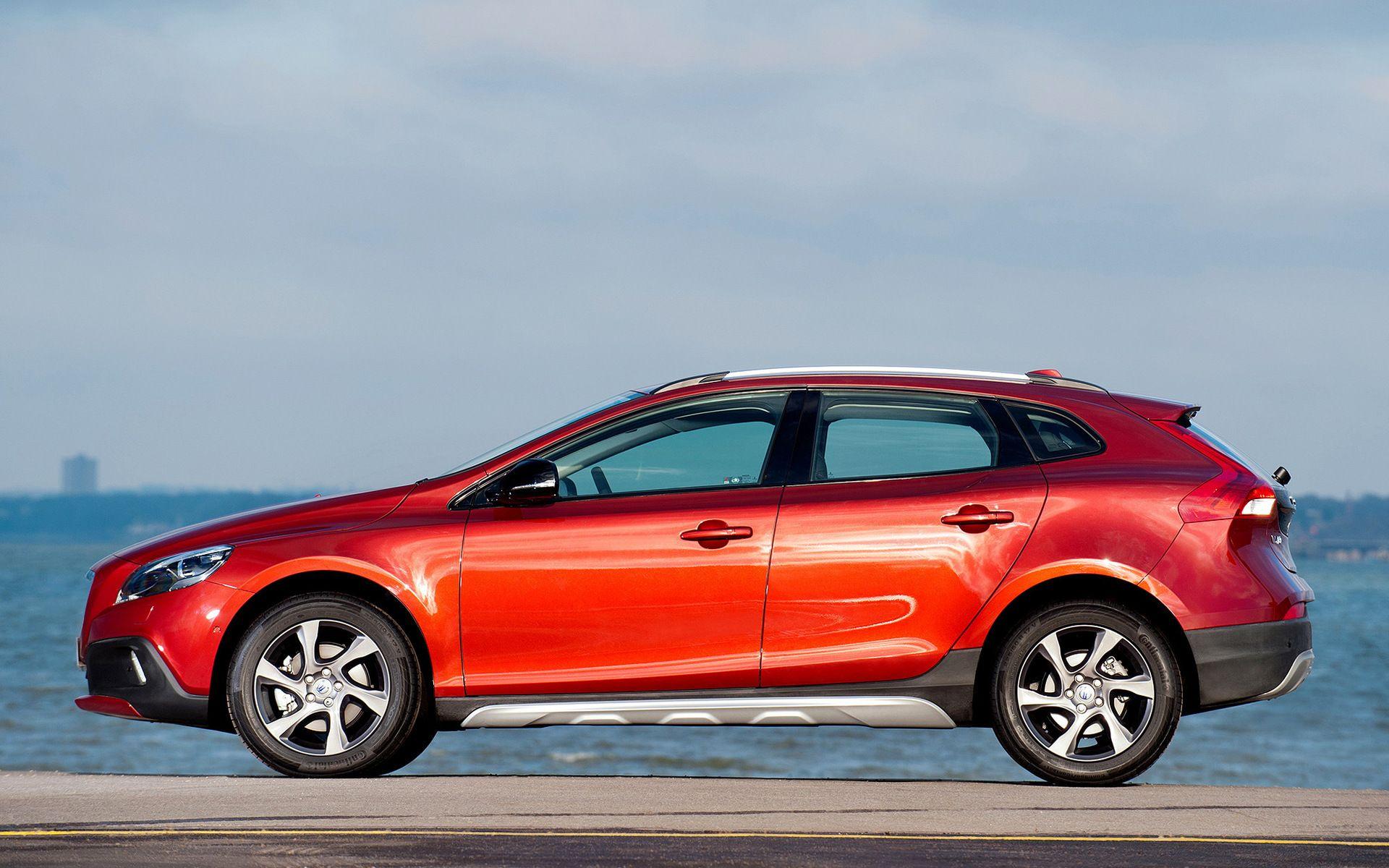 Volvo V40 Cross Country UK Wallpaper and HD Image