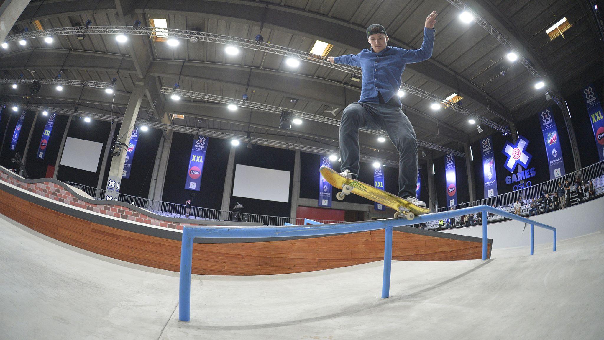 Shane O'neill wins Men's Skateboard Street silver
