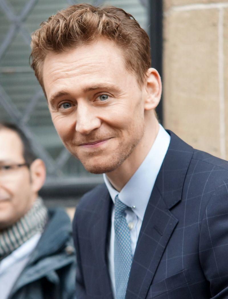 Tom Hiddleston HD Wallpaper / Back Ground Wallpaper