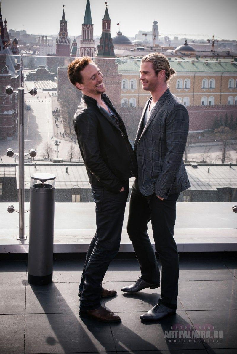 Funniest Image of Chris Hemsworth and Tom Hiddleston Together