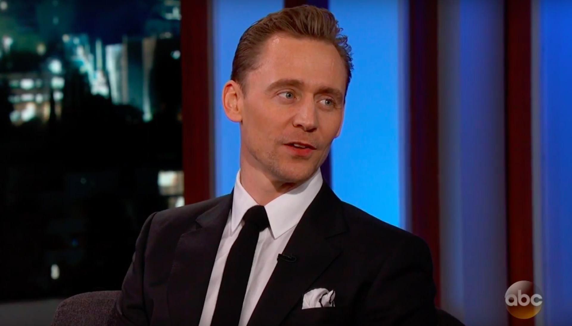 Tom Hiddleston In Live Show HD Wallpaper