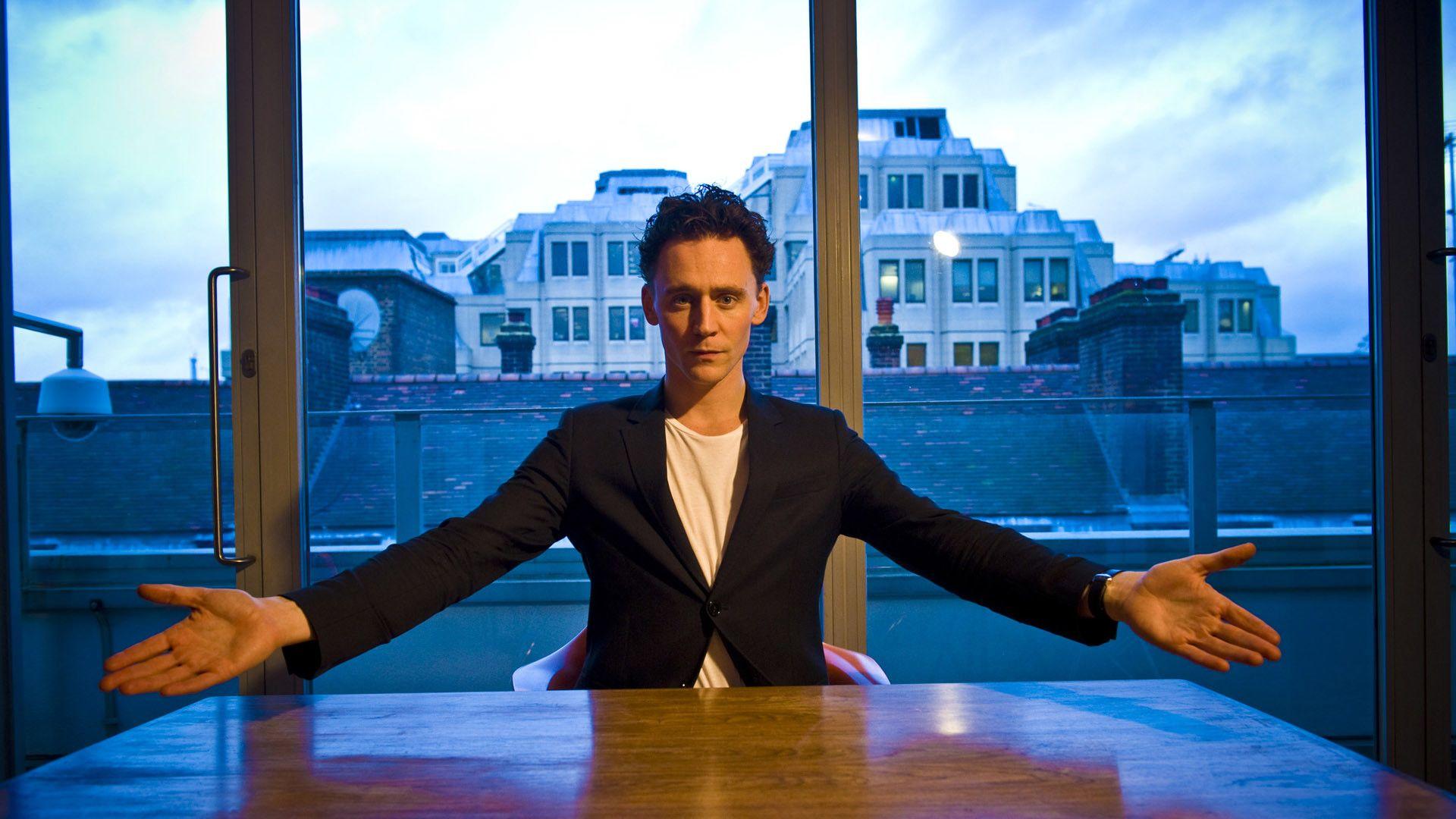Tom Hiddleston Wallpaper HD