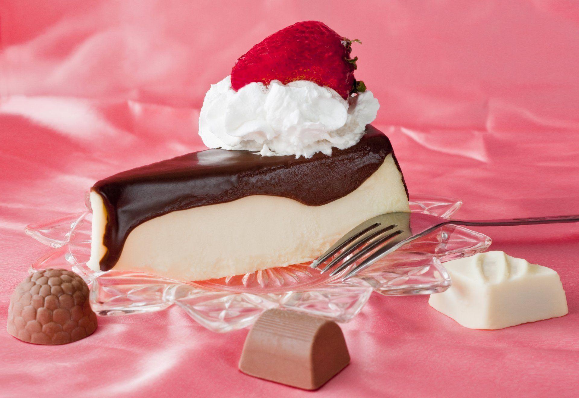 cheesecake cake chocolate glaze candy strawberry cream dessert