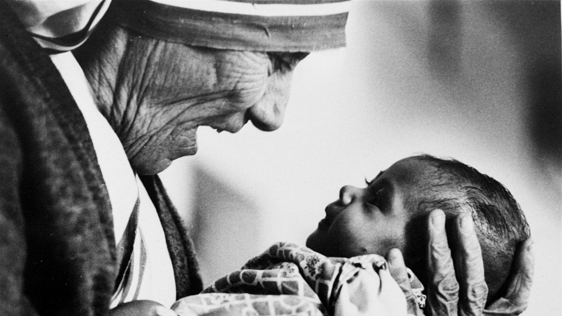 Mother Teresa officially becomes a saint, canonized