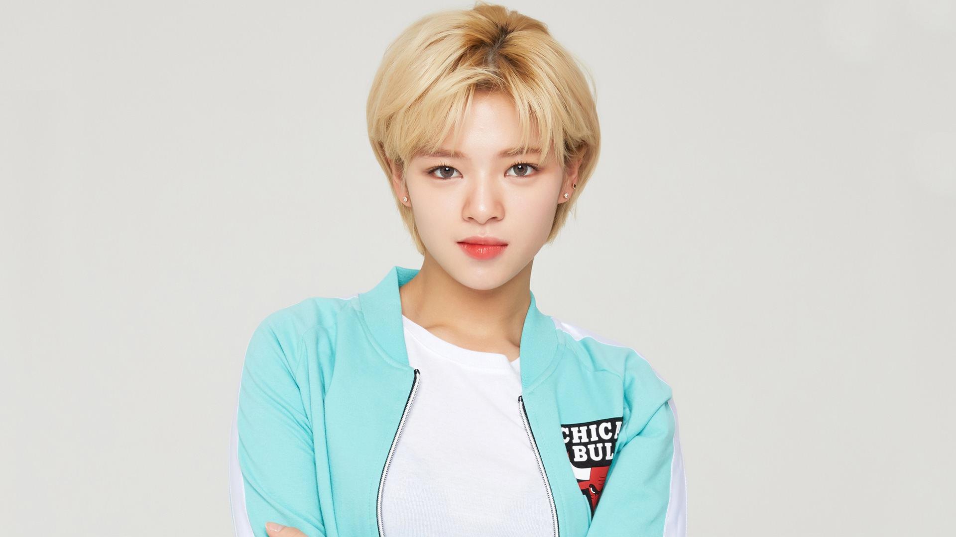 Jeongyeon. Чонён из twice 2022. Группа twice Чонен. Ю Чон ён твайс. Чонен твайс 2020.