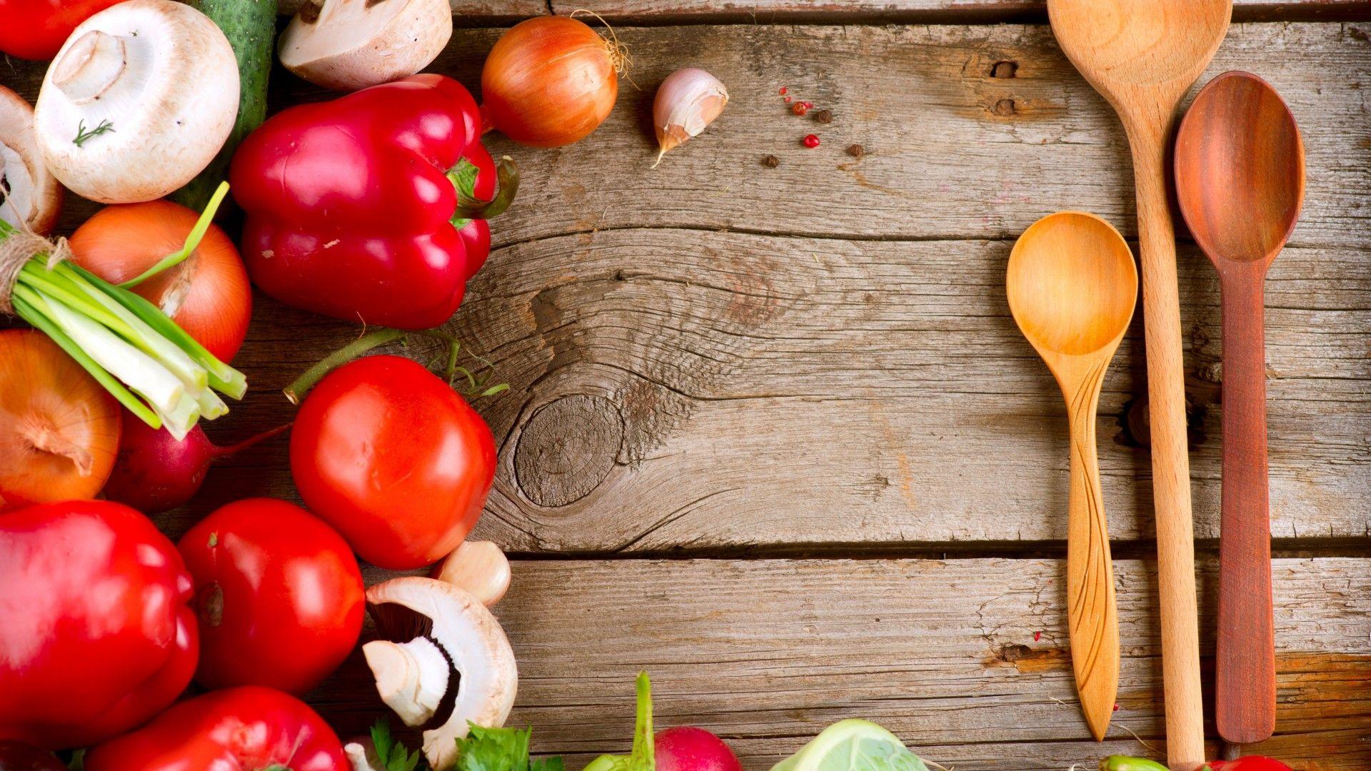 Download Wallpaper board pepper tomato spoon garlic wood vegetable