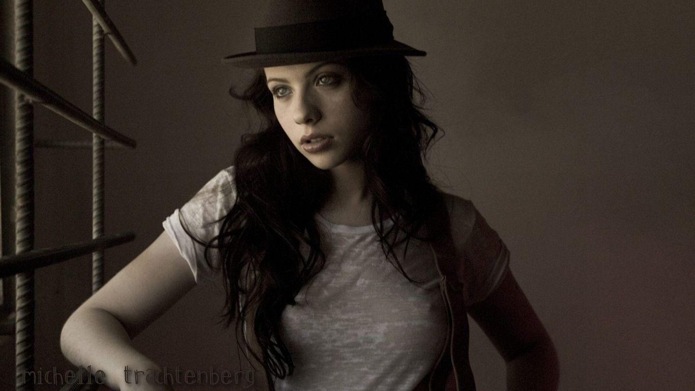 Michelle Trachtenberg beautiful wallpaper Wallpaper