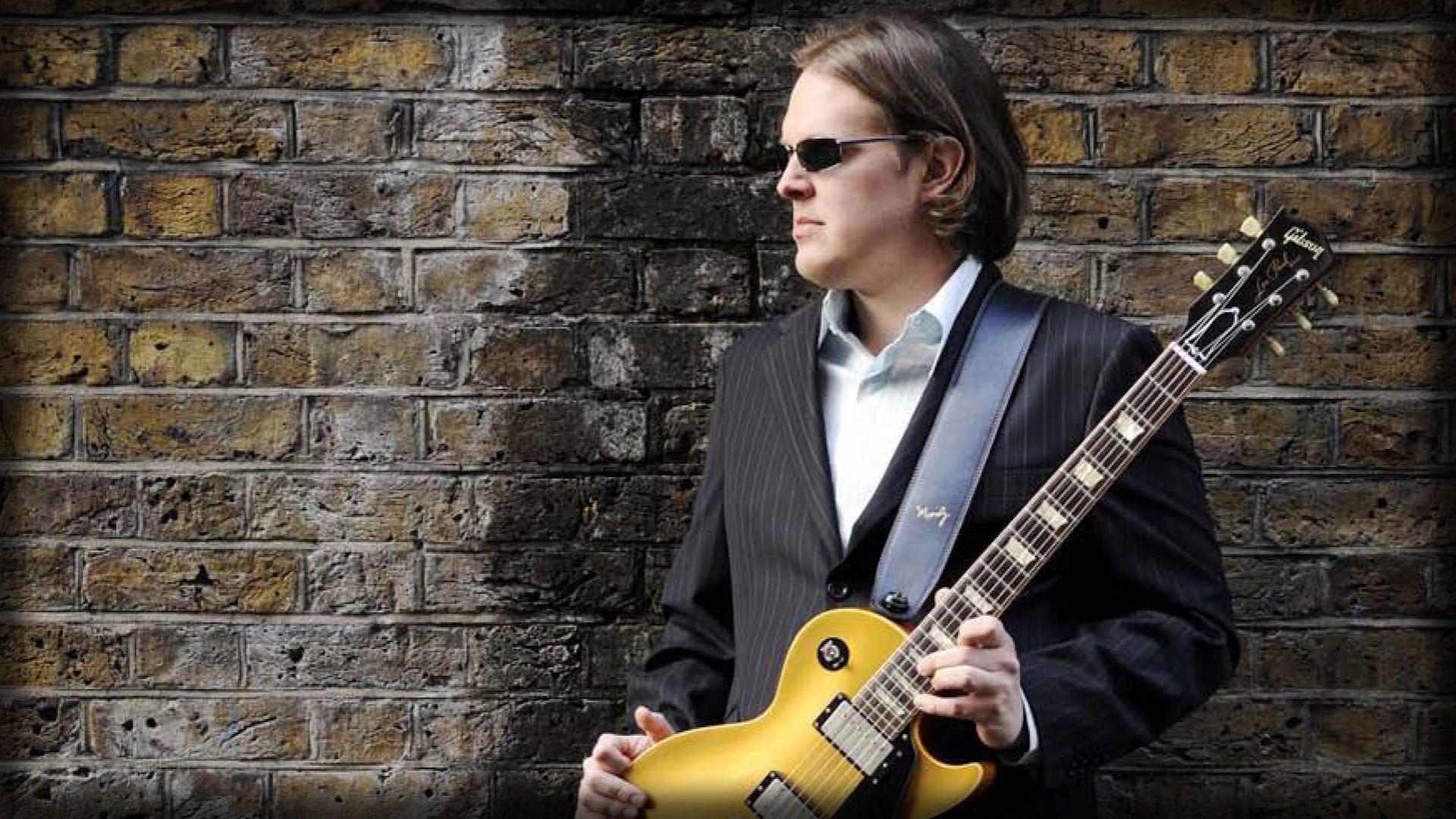 Download Wallpaper 1920x1080 joe bonamassa, guitar, glasses, suit