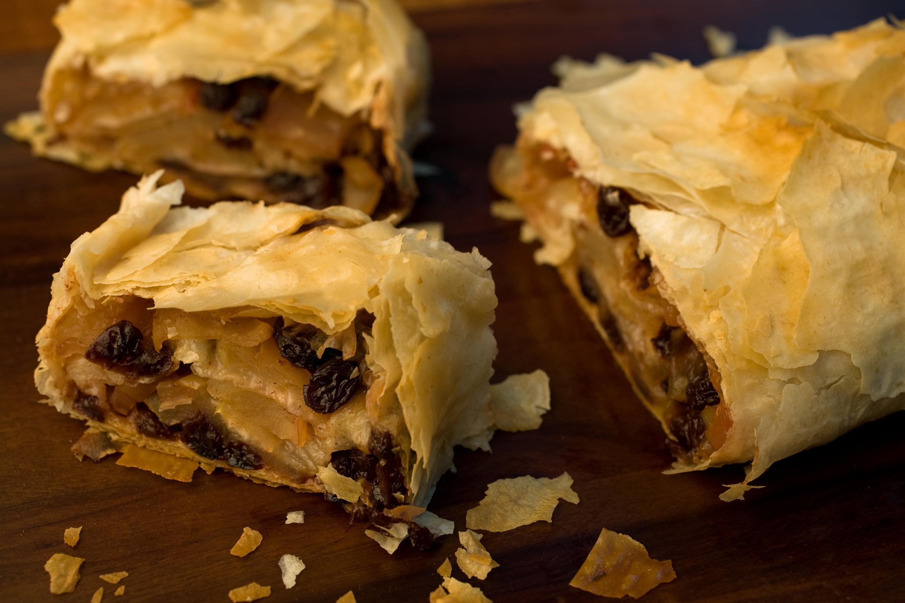 Simple Cinnamon Raisin Apple Strudel Recipe