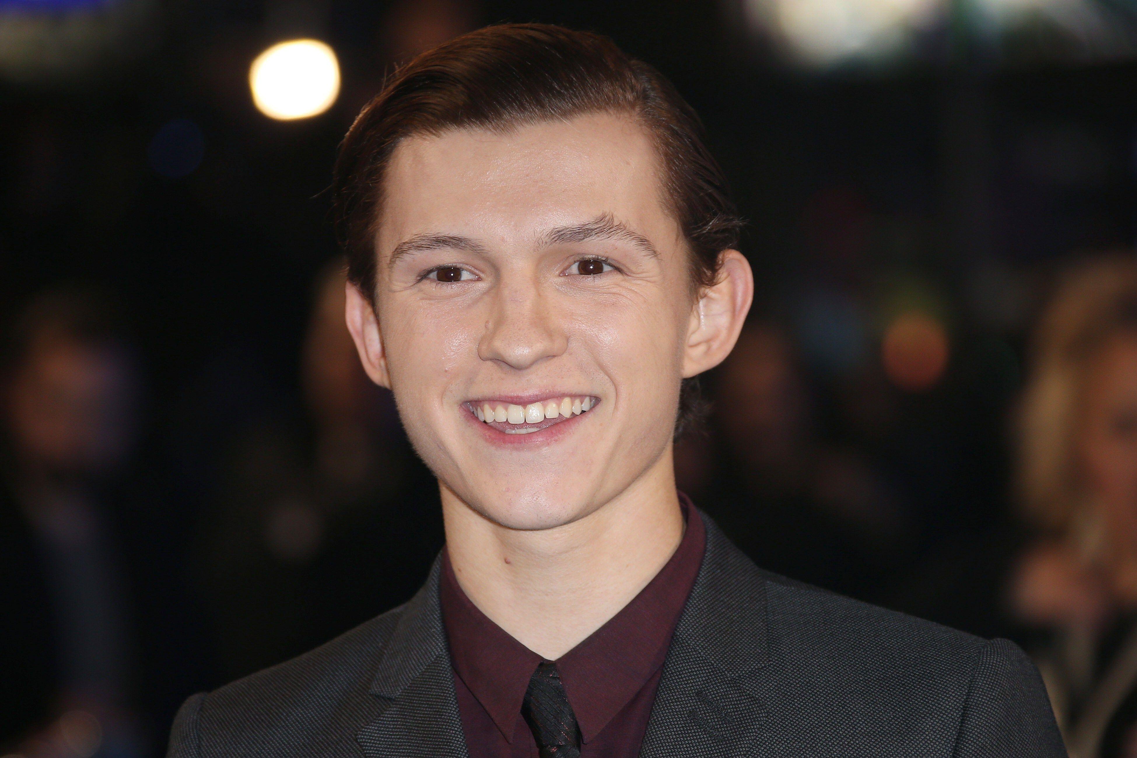 Tom Holland Smile Wallpaper Background 57279 3899x2599 px