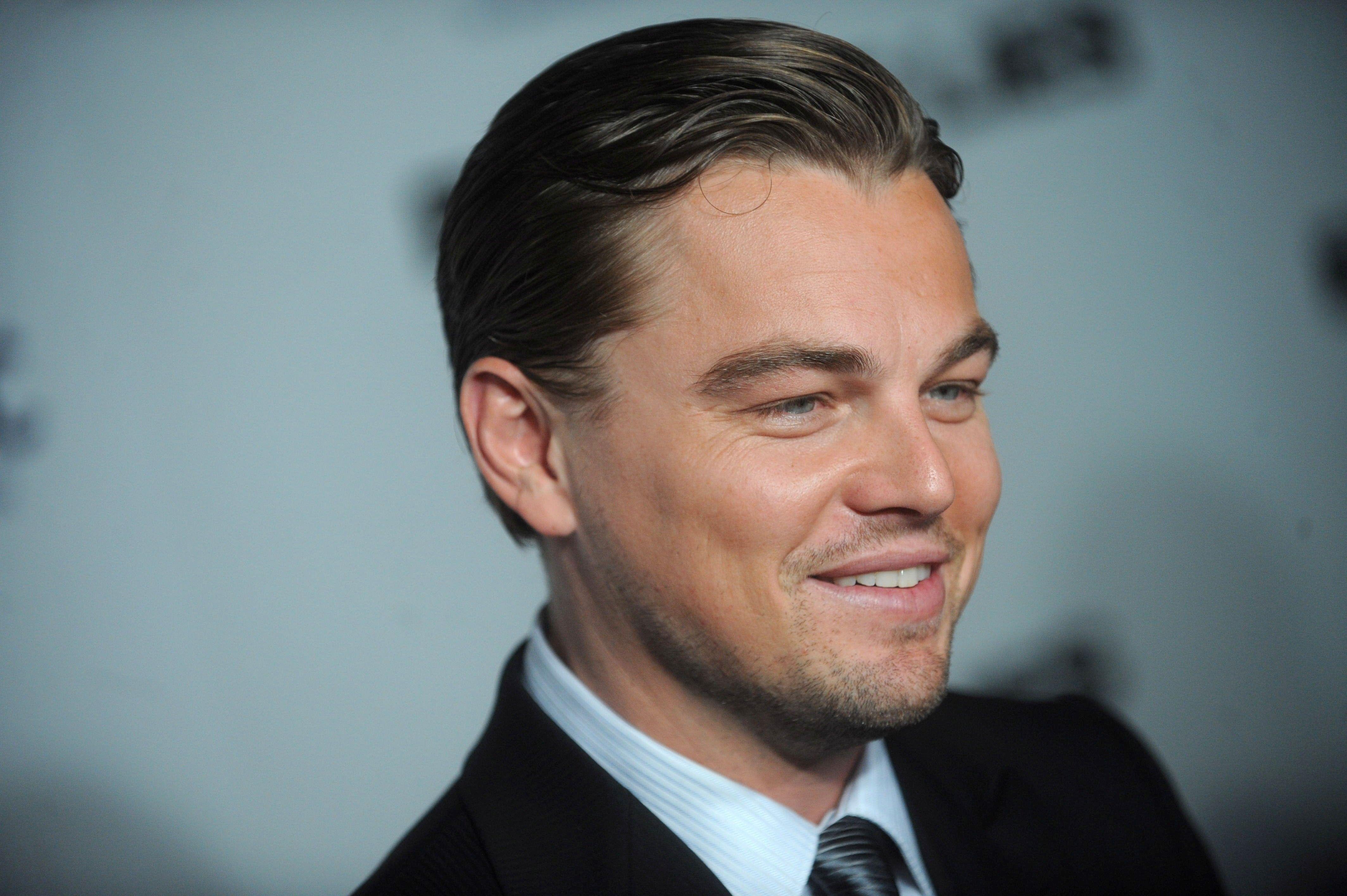 Leonardo DiCaprio with Smiling Face Actors HD Wallpaper
