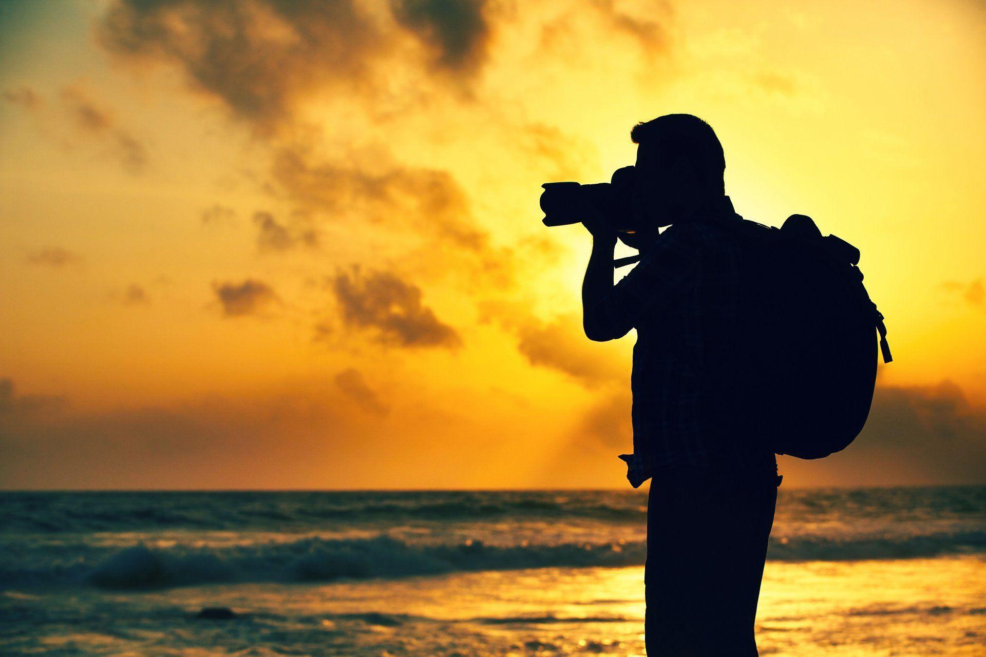 man traveller silhouette photographer photo the camera a camera