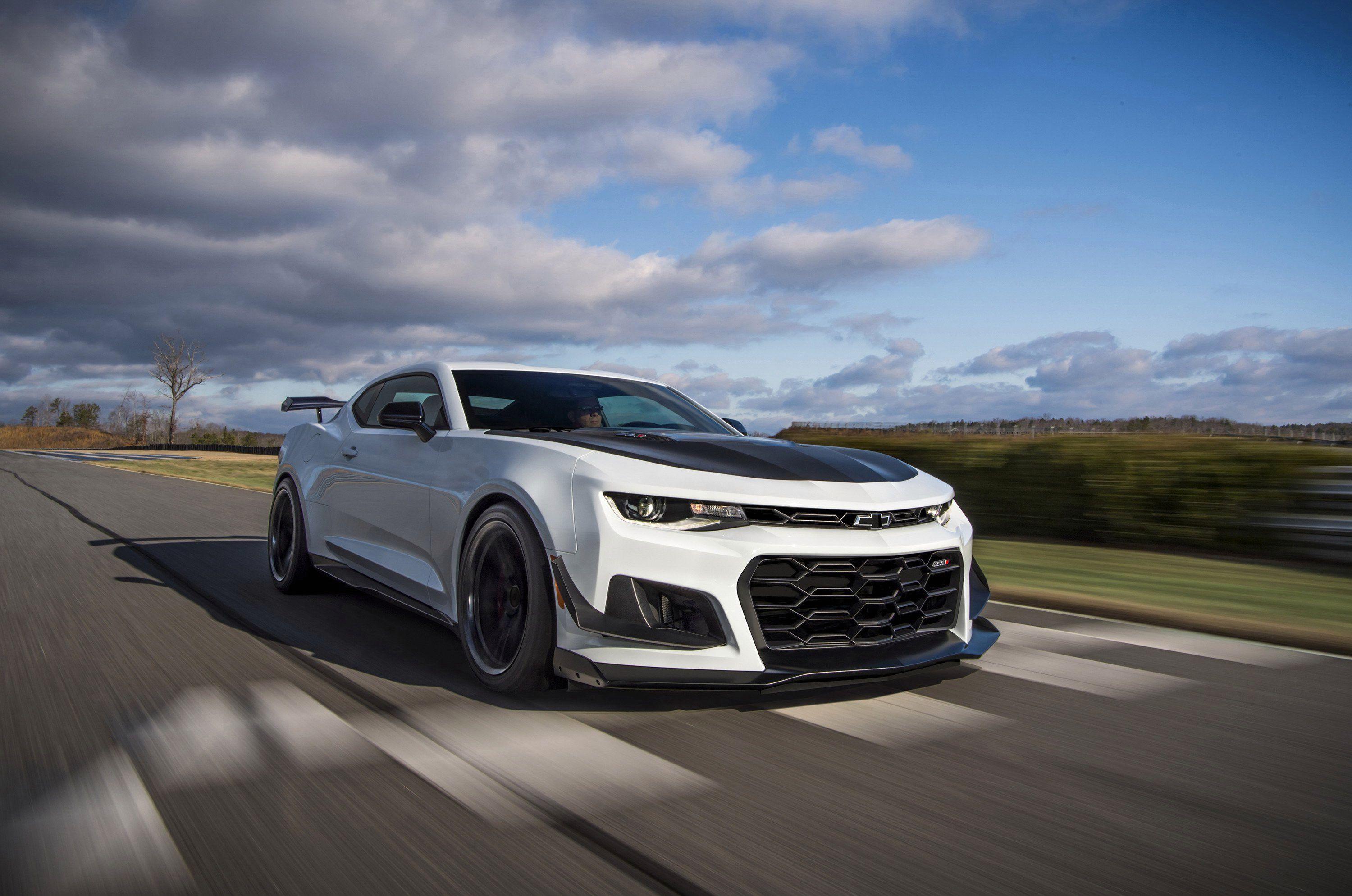 Camaro Ss Release Date Awesome 2018 Chevrolet Camaro Zl1 1le