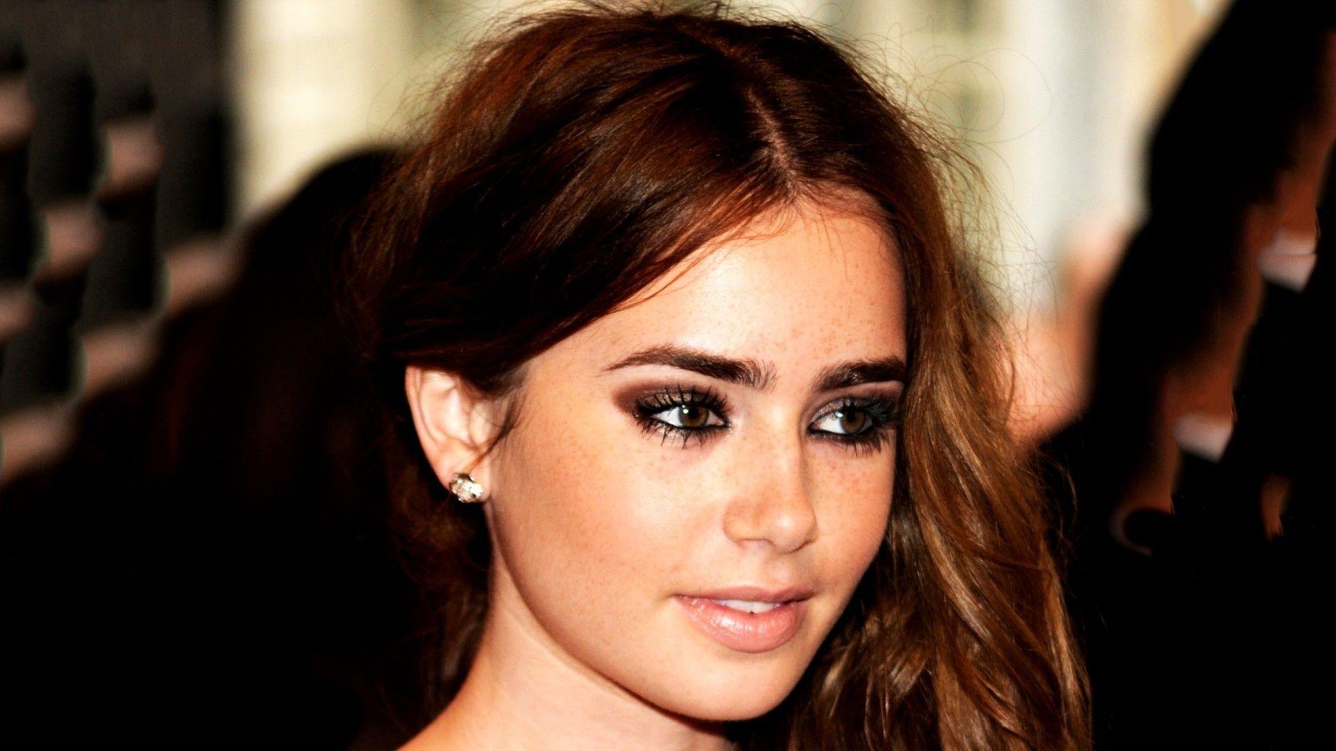 Top Lily Collins HD Wallpaper