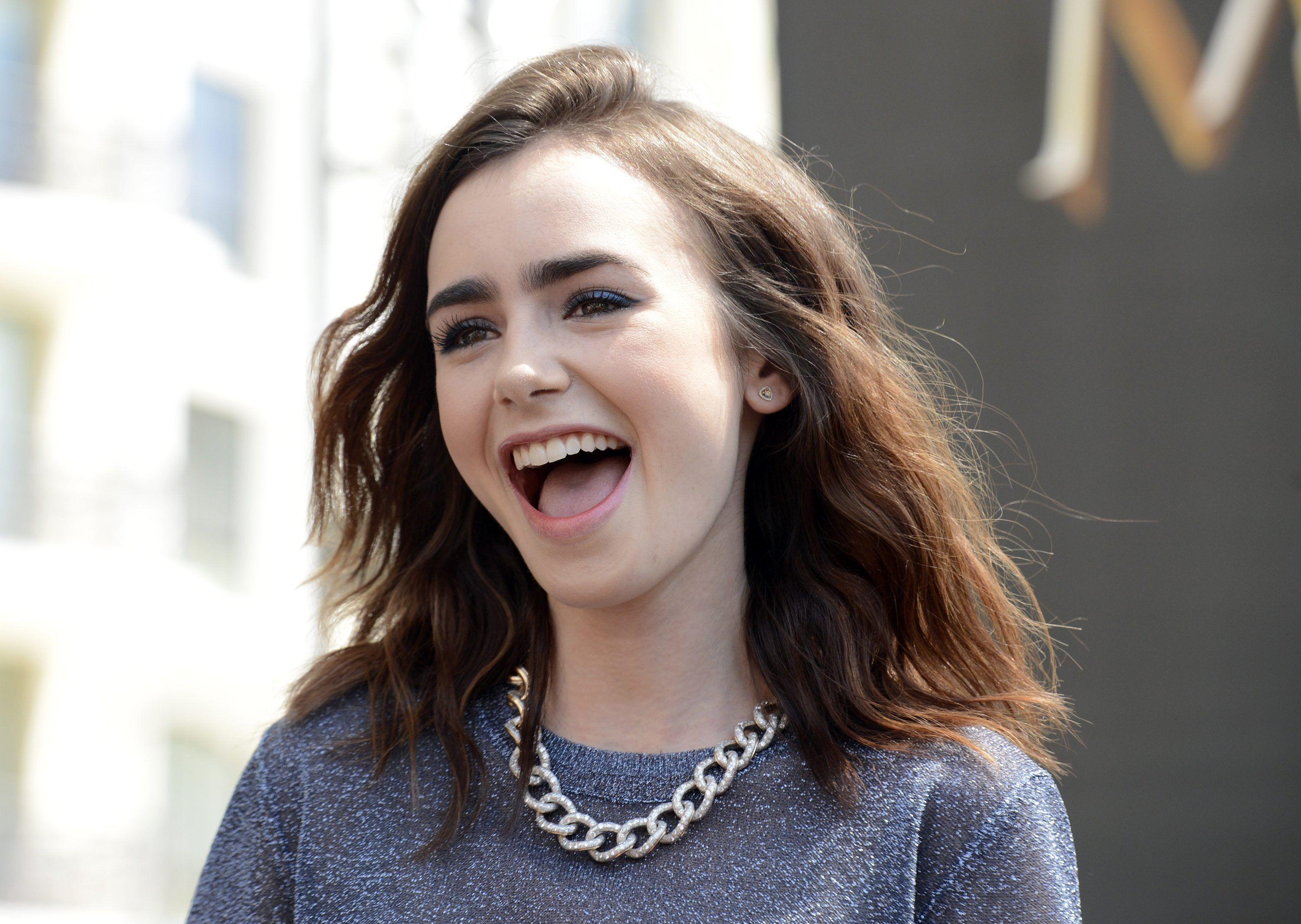 Lily Collins Full HD Wallpaper and Background Imagex2130