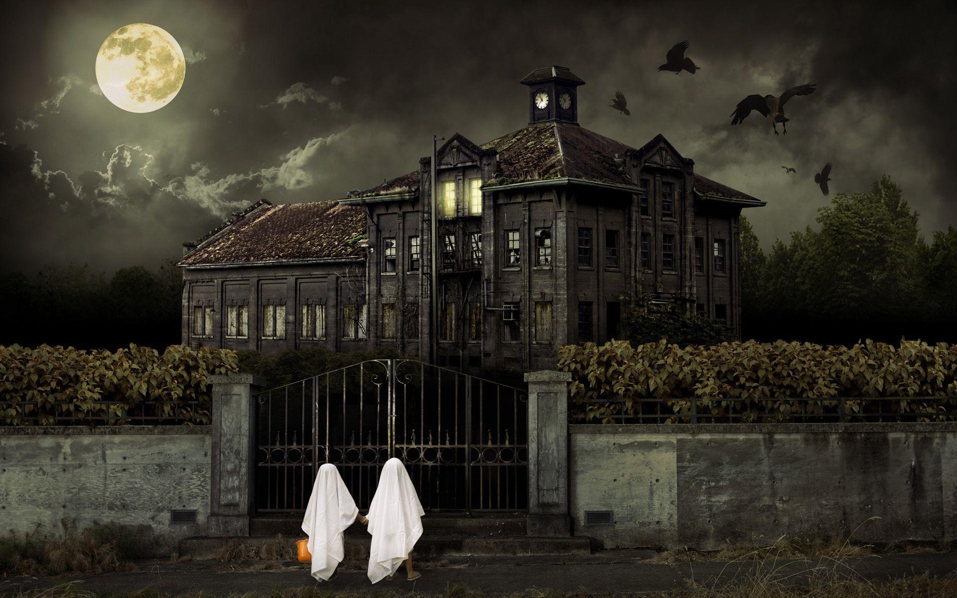 Halloween Scary House Wallpaper