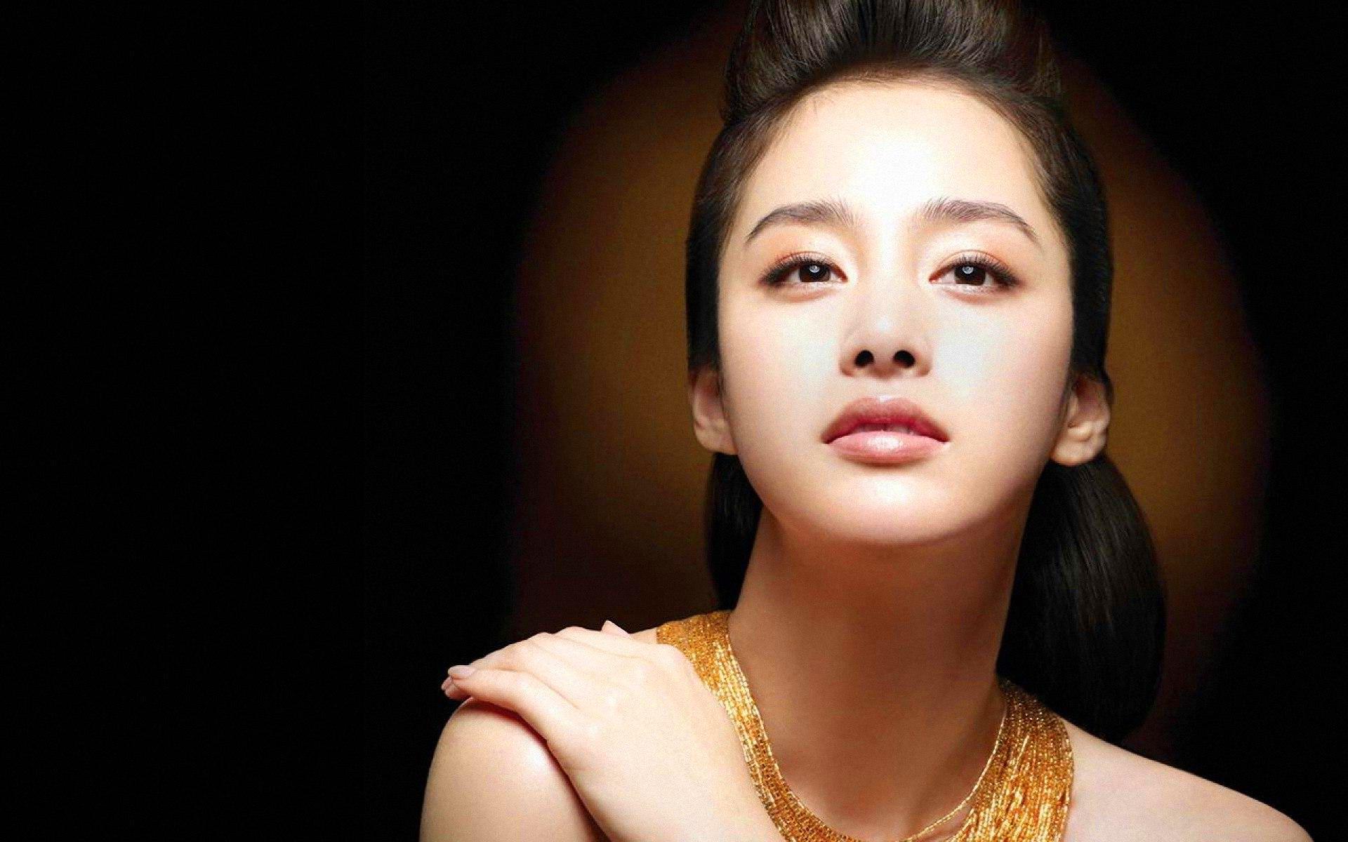 Son Ye Jin Korean Actress Wallpaper HD Downlaod esk×800