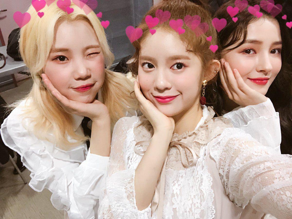 momoland with hearts