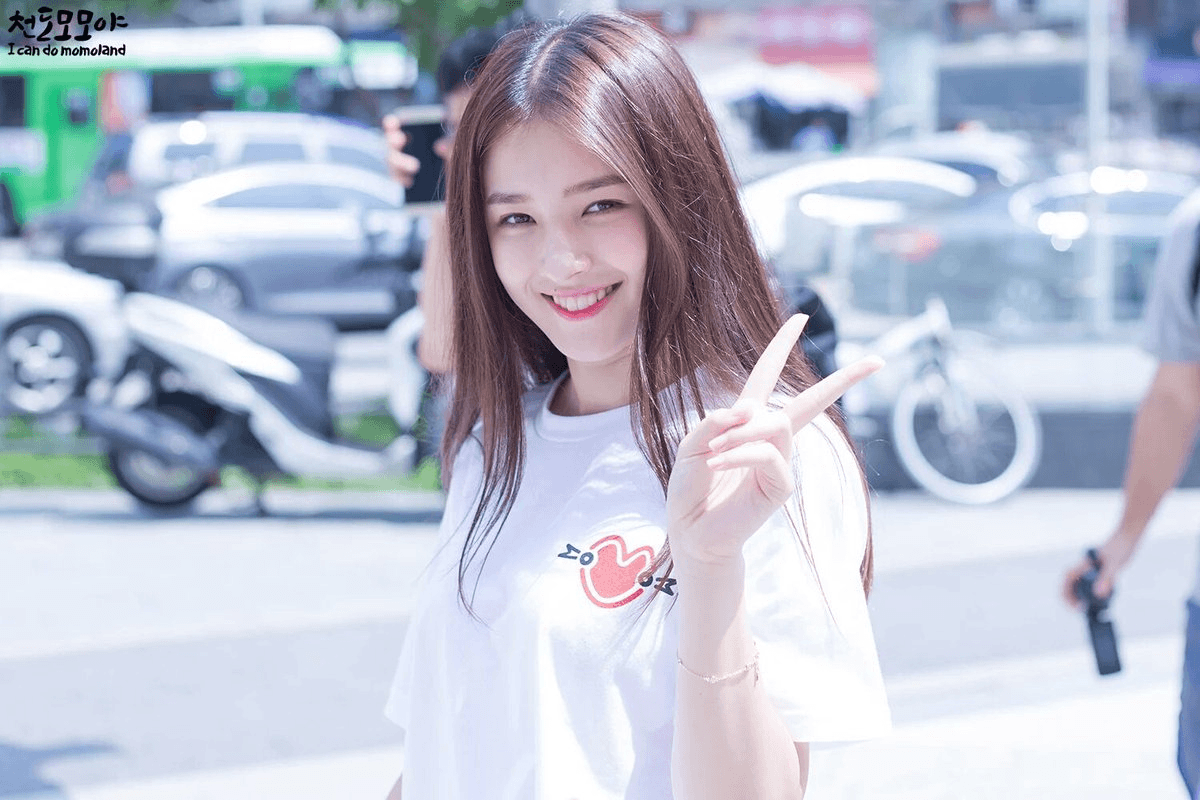 facts and reasons to love Nancy McDonie of MOMOLAND