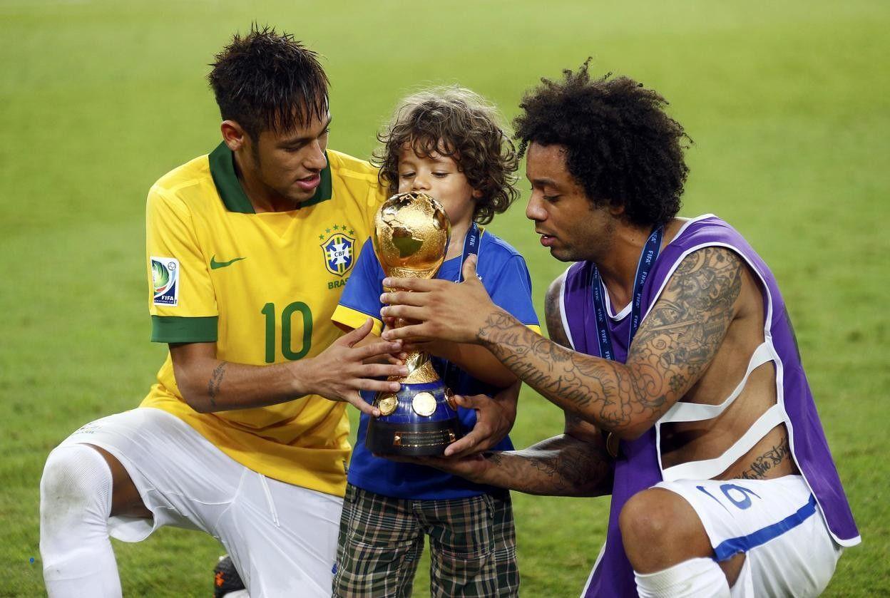 Neymar Pics with His son New Brazil S Marcelo Helps His son Hold