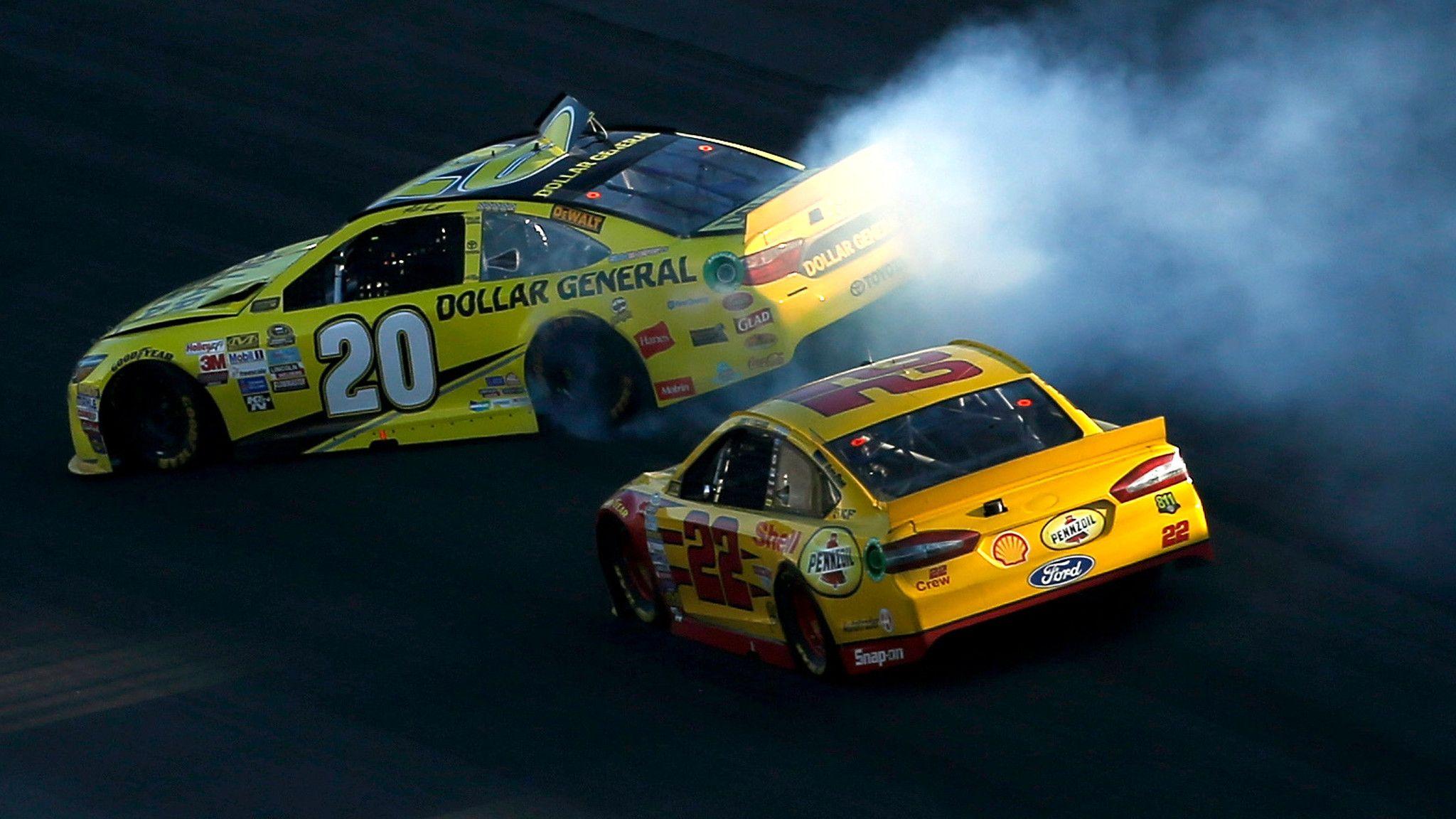 Joey Logano pulls away at Kansas for second straight Chase victory