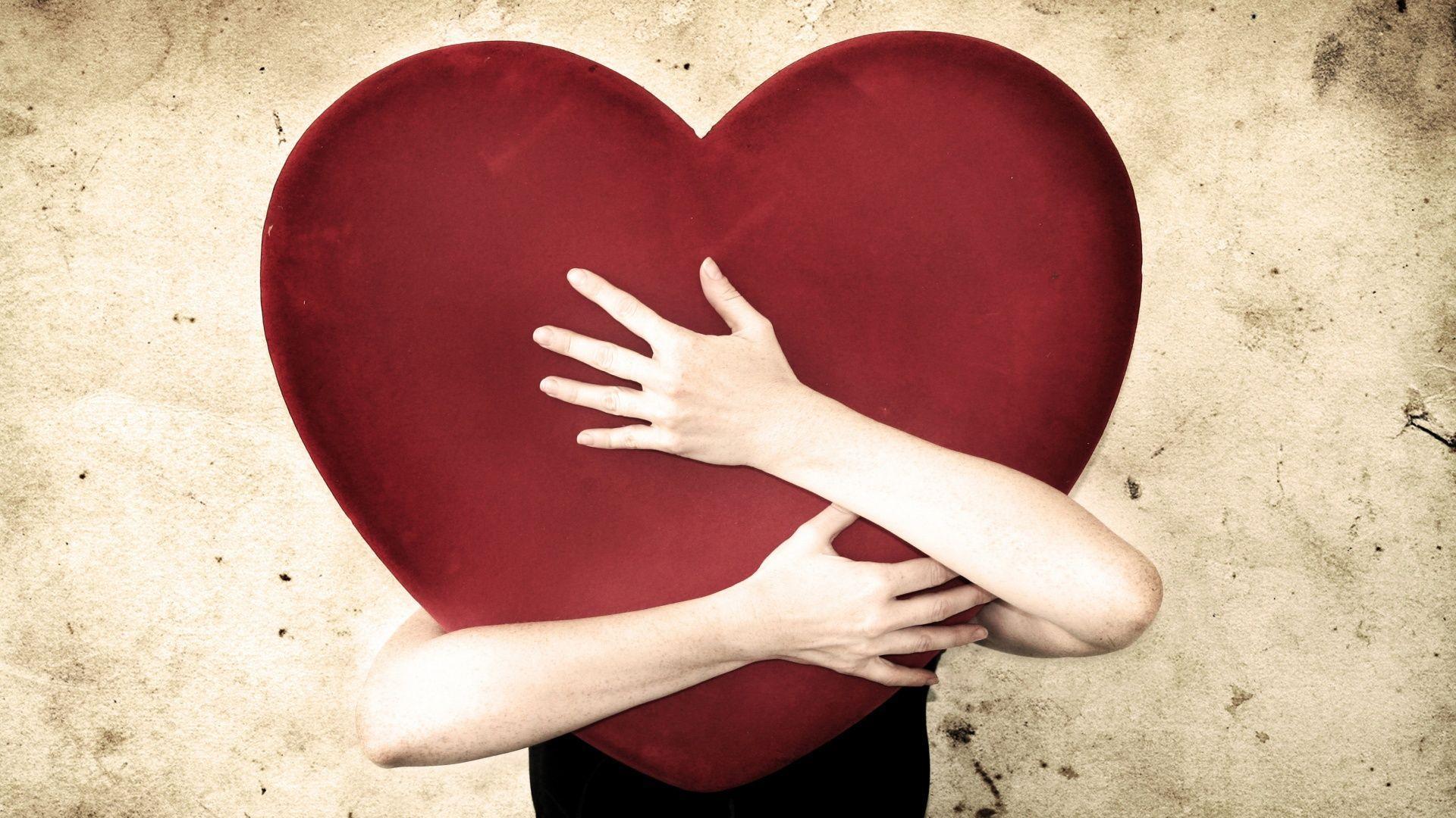 Valentines Day Heart Hug Desktop Wallpaper