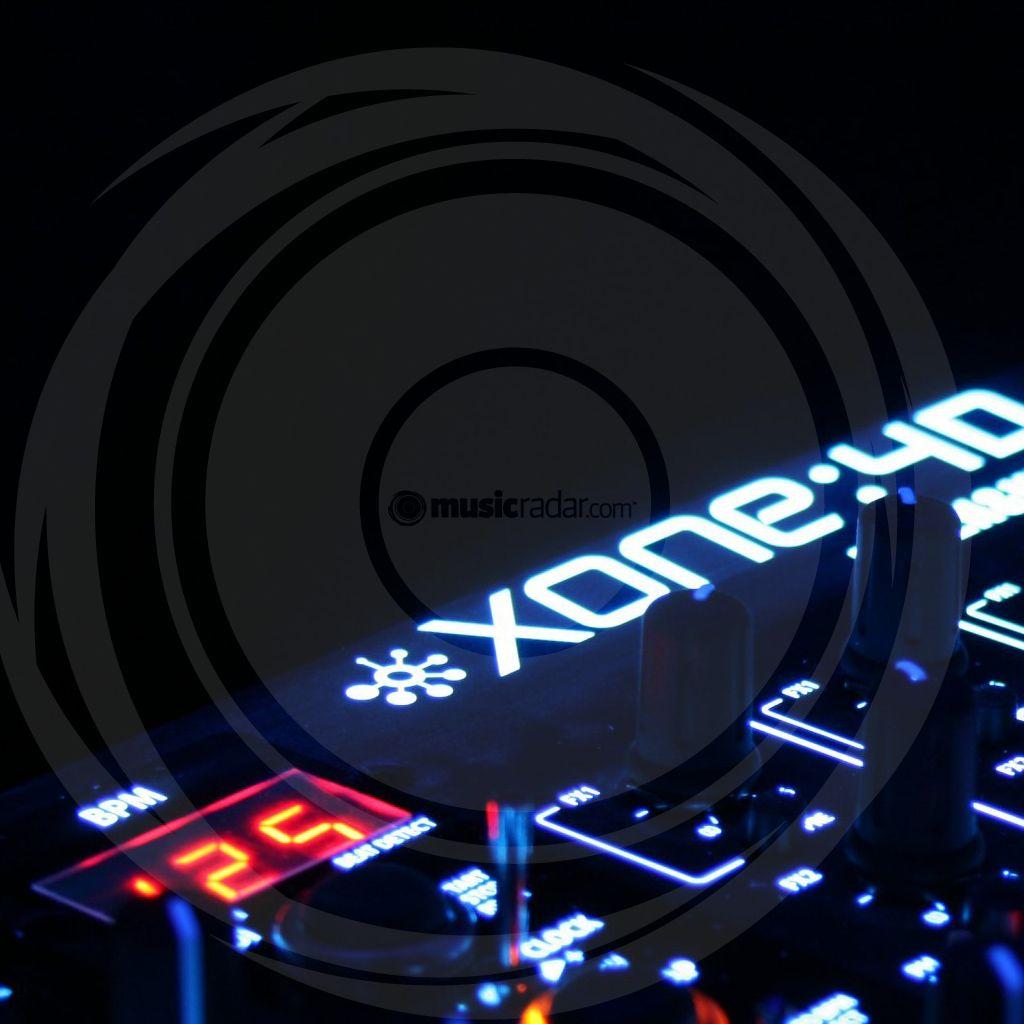 Apple iPad: free music wallpaper